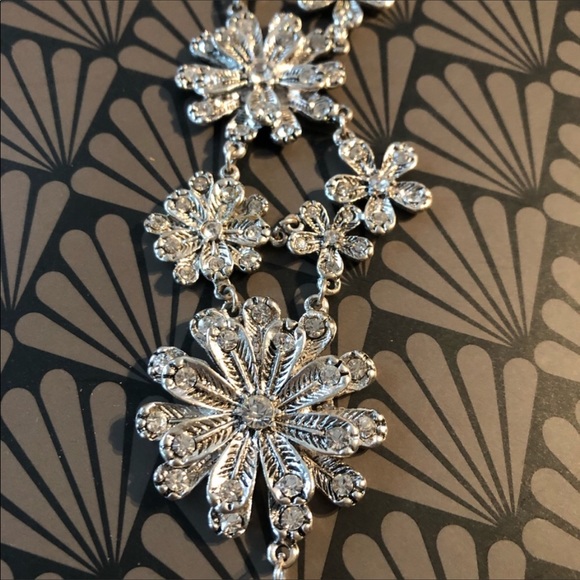 Jewelry - NEW Beautiful Flowers and Crystal Silver Bracelet Jewelry - NEW Beautiful Flowers and Crystal Silver Bracelet
